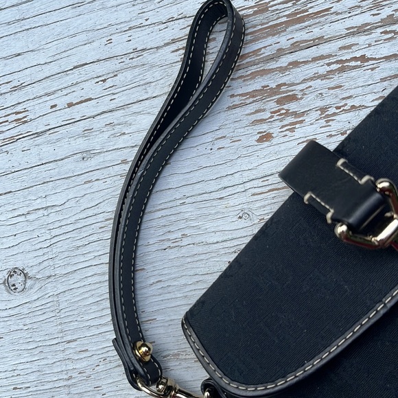 DOONEY and BOURKE BLACK WRISTLET WALLET CLUTCH, like new - Picture 7 of 7